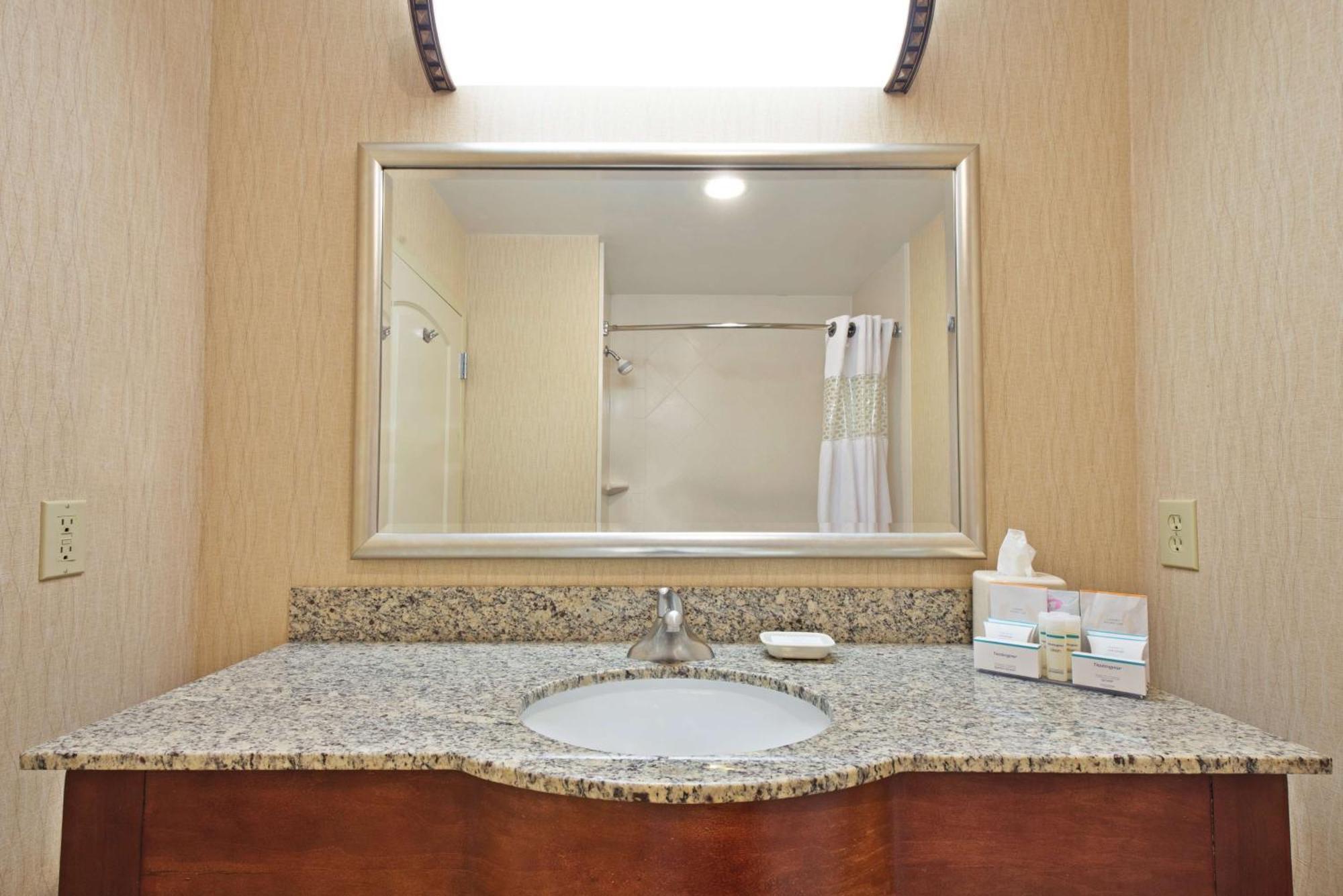 Hampton Inn Gainesville-Haymarket Екстериор снимка
